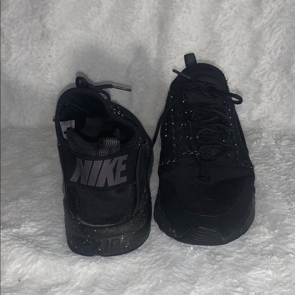 Nike Shoes - Nike air huaraches Black Sneakers